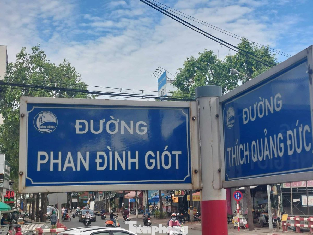 Dự án cải tạo tuyến rạch Thầy Năng đoạn từ ngã ba Cống đường Thích Quảng Đức đến cầu Bà Hên (đường Cách Mạng Tháng Tám) dài khoảng 350m và tuyến kênh đá xây dọc đường Thích Quảng Đức dài khoảng 370m. Dự án cải tạo tuyến rạch Thầy Năng đoạn từ ngã ba Cống đường Thích Quảng Đức đến cầu Bà Hên (đường Cách Mạng Tháng Tám) dài khoảng 350m và tuyến kênh đá xây dọc đường Thích Quảng Đức dài khoảng 370m.