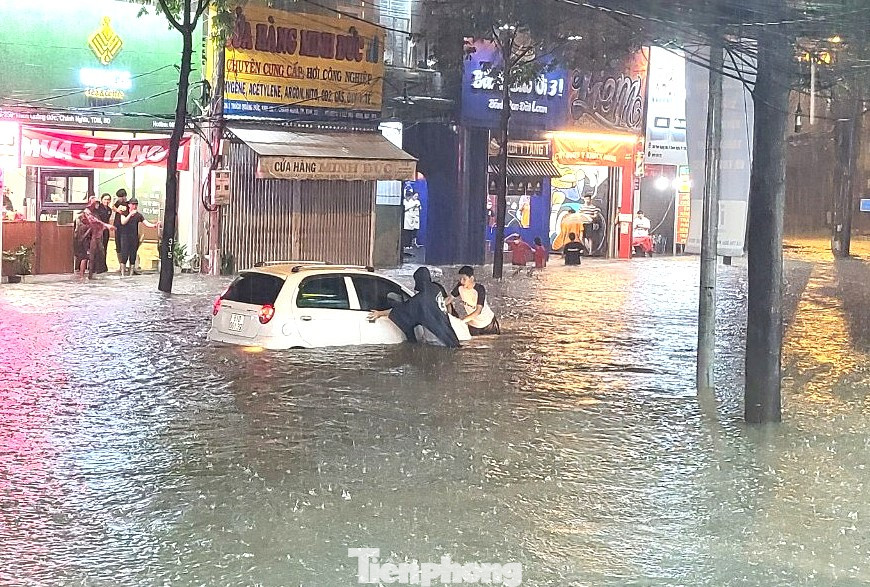 Khu vực ngã ba Cống đường Thích Quảng Đức thường xuyên bị ngập mỗi khi mưa lớn, do đó việc thực hiện dự án nạo vét rạch Thầy Năng, xây cầu Bà Hên là cần thiết để chống ngập. Khu vực ngã ba Cống đường Thích Quảng Đức thường xuyên bị ngập mỗi khi mưa lớn, do đó việc thực hiện dự án nạo vét rạch Thầy Năng, xây cầu Bà Hên là cần thiết để chống ngập.