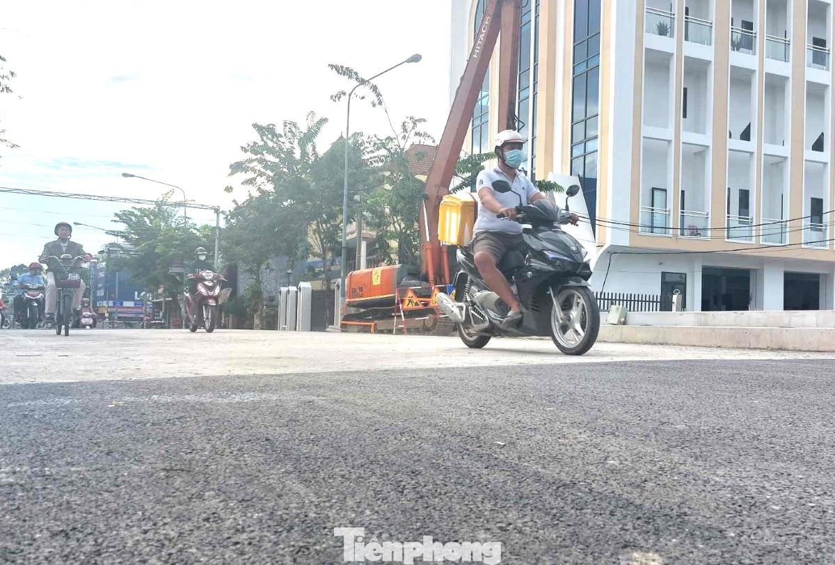 Ngày 23/12, ghi nhận của phóng viên báo Tiền Phong, đường Cách Mạng Tháng Tám, đoạn thuộc phường Phú Cường và phường Chánh Nghĩa, thành phố Thủ Dầu Một, tỉnh Bình Dương đã được thông xe. Ngày 23/12, ghi nhận của phóng viên báo Tiền Phong, đường Cách Mạng Tháng Tám, đoạn thuộc phường Phú Cường và phường Chánh Nghĩa, thành phố Thủ Dầu Một, tỉnh Bình Dương đã được thông xe.