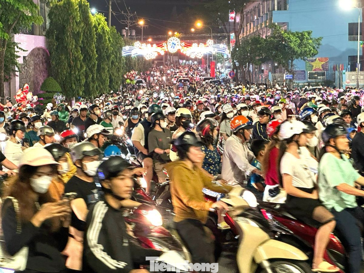 Tỉnh Bình Dương có rất nhiều nhà thờ, song nơi đây có hai nhà thờ người dân thường tới vui chơi đêm Noel nhiều nhất là Nhà thờ Chánh tòa Phú Cường (phường Phú Cường, thành phố Thủ Dầu Một) và Nhà thờ Thánh Giuse (thành phố mới Bình Dương).