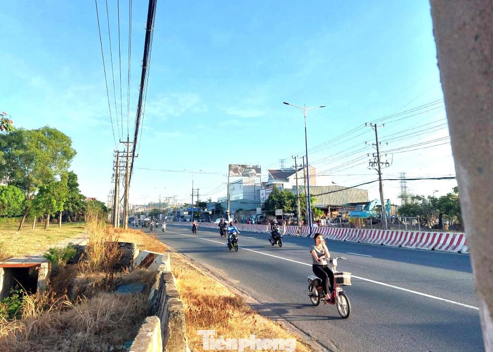 Dự án nâng cấp, mở rộng quốc lộ 13 từ 6 làn lên 8 làn sẽ thu hồi đất một chiều theo hướng từ TPHCM đến Bình Dương. Trong ảnh là hướng từ Bình Dương đi TPHCM sẽ được giữ nguyên.