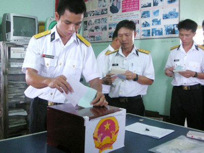 Bầu cử sớm ở nhà giàn DK1. Ảnh: VOV. Bầu cử sớm ở nhà giàn DK1 Ảnh: VOV