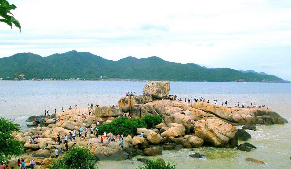 Danh thắng Hòn Chồng tại TP. Nha Trang. Ảnh: Trung tâm Bảo tồn di tích Khánh Hoà.