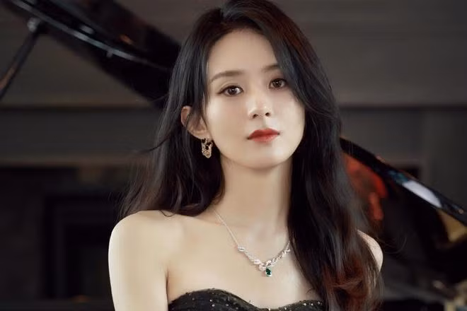 Triệu Lệ Dĩnh để con cho chồng nuôi vì điều kiện tài chính nhà họ Phùng tốt hơn.