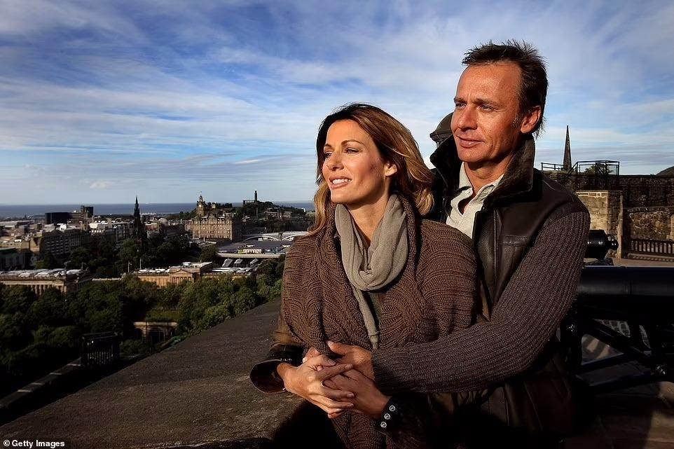 Kirsty Bertarelli đã ly hôn với chồng tỷ phú sau 21 năm chung sống. Kirsty Bertarelli đã ly hôn với chồng tỷ phú sau 21 năm chung sống.