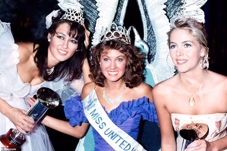 Kirsty Bertarelli đăng quang Hoa hậu Anh năm 1988. Kirsty Bertarelli đăng quang Hoa hậu Anh năm 1988.