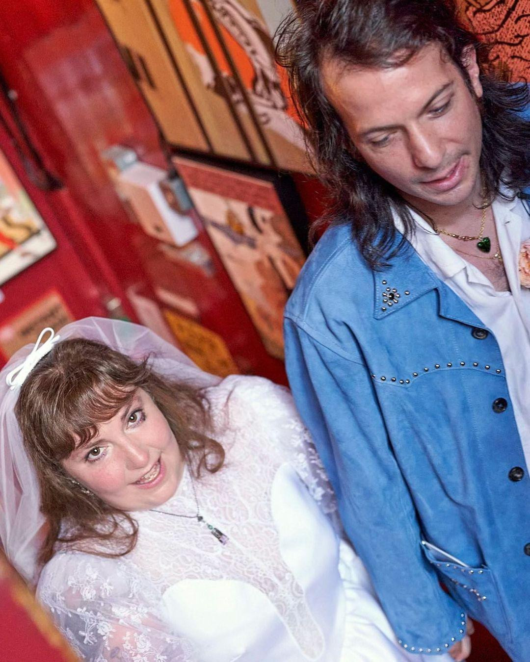 Nữ diễn viên Mỹ Lena Dunham tổ chức hôn lễ cùng Luis Felber ở London, Anh. Nữ diễn viên Mỹ Lena Dunham tổ chức hôn lễ cùng Luis Felber ở London, Anh.