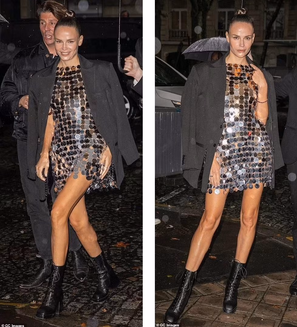 Natasha Poly đậm chất rock với váy ngắn bạc và boot đen, khoác thêm áo blazer form rộng.