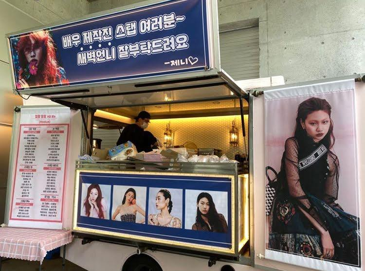 Thành viên BlackPink gửi tặng xe đồ ăn cho đoàn phim.