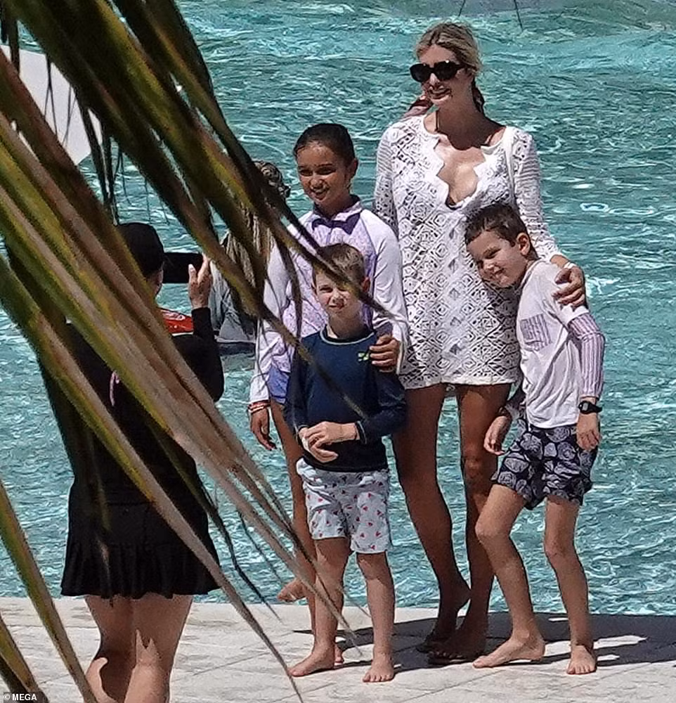 Cả ba con của Ivanka và Jared là Arabella, Joseph và Theodore đều có mặt trong chuyến đi chơi gia đình.