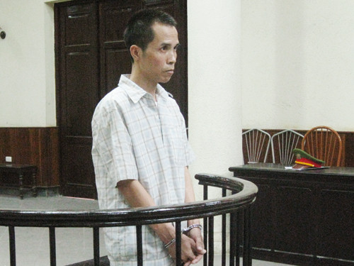 Nguyễn Hữu Thành - người chồng tàn ác tẩm xăng thiêu sống vợ không tỏ chút ăn năn gì mà vô cùng bình thản trước toà