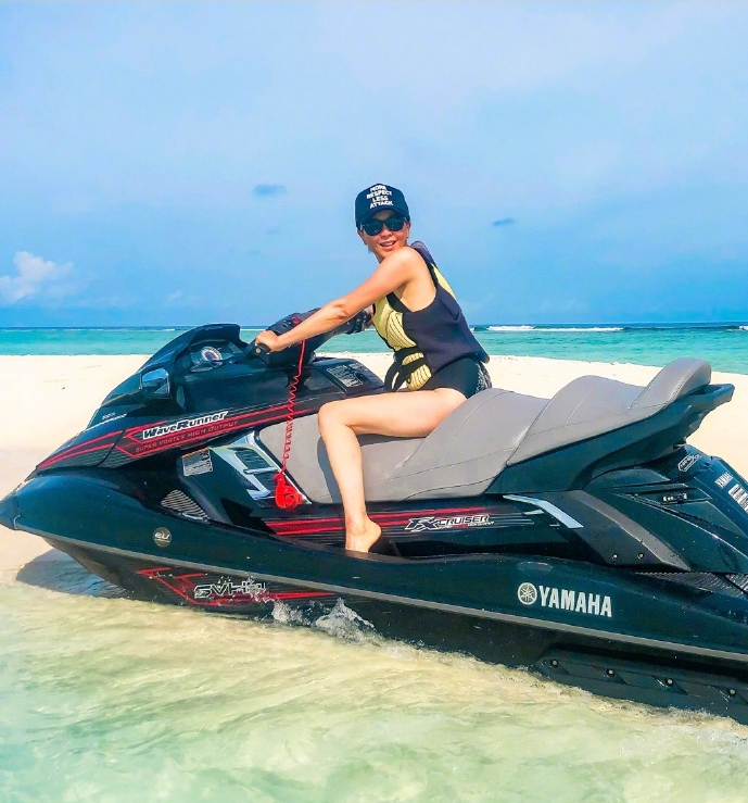 Lưu Gia Linh tung ảnh bikini gợi cảm giữa tin đồn Lương Triều Vỹ ngoại tình ảnh 3