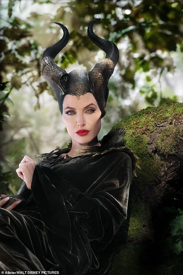 Video Hậu trường Angelina Jolie hoá Tiên hắc ám Maleficent gây 'sốt' ảnh 3