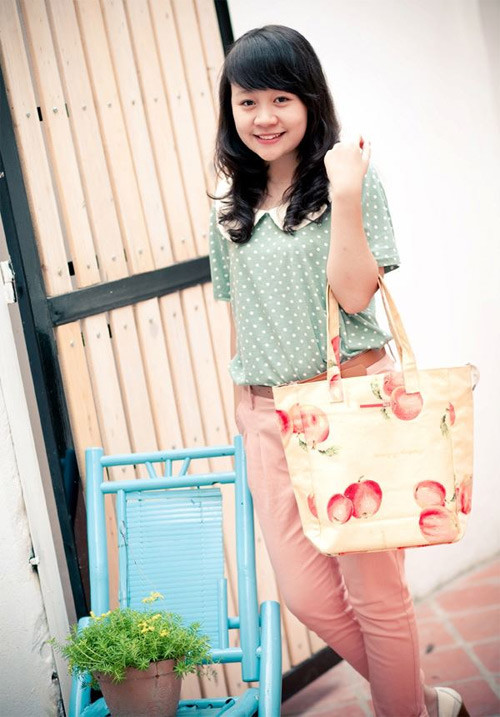  Nữ sinh học ngành kinh tế, làm quản lý cho hot girl và thích viết sách.