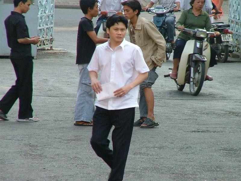 Mai Thanh Hải trong sân Toà án. Ảnh : Hữu Vinh Mai Thanh Hải trong sân Toà án. Ảnh : Hữu Vinh