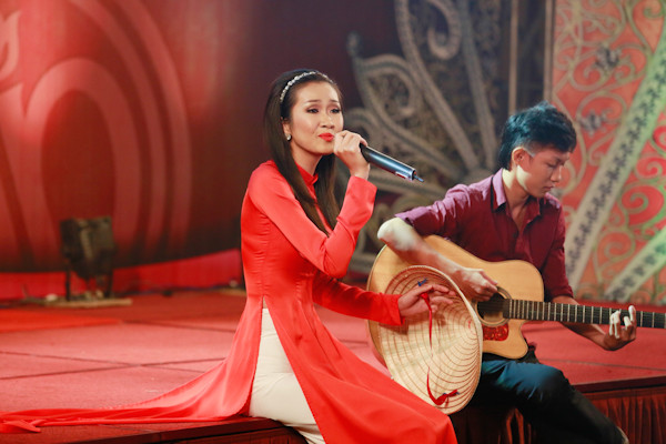 Trần Bảo Vy với bài hát Việt Nam của nhạc sĩ Mai Khôi