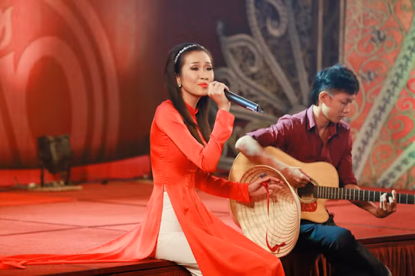 Trần Bảo Vy với bài hát Việt Nam của nhạc sĩ Mai Khôi