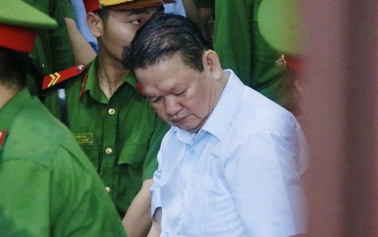 Bị cáo Nguyễn Văn Vịnh, cựu Bí thư Tỉnh ủy Lào Cai có nhiều huân, huy chương. Bị cáo Nguyễn Văn Vịnh, cựu Bí thư Tỉnh ủy Lào Cai có nhiều huân, huy chương.