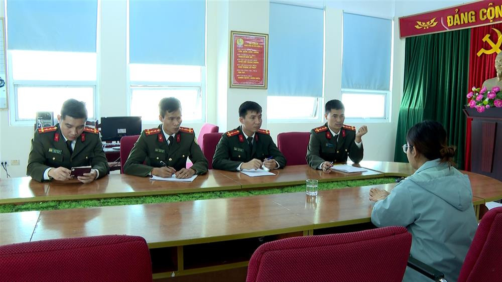 Chị Đ. tại cơ quan công an. Ảnh: BCA. Chị Đ. tại cơ quan công an. Ảnh: BCA.