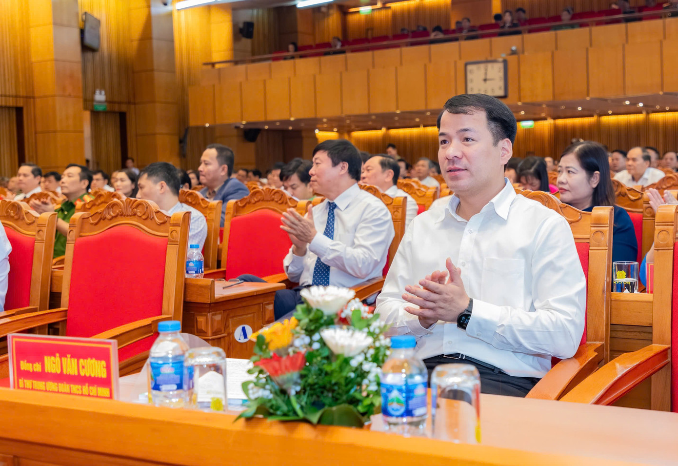 Anh Ngô Văn Cương, Bí thư Trung ương Đoàn TNCS Hồ Chí Minh cùng các đại biểu tham gia hội nghị. Ảnh: Phạm Nam