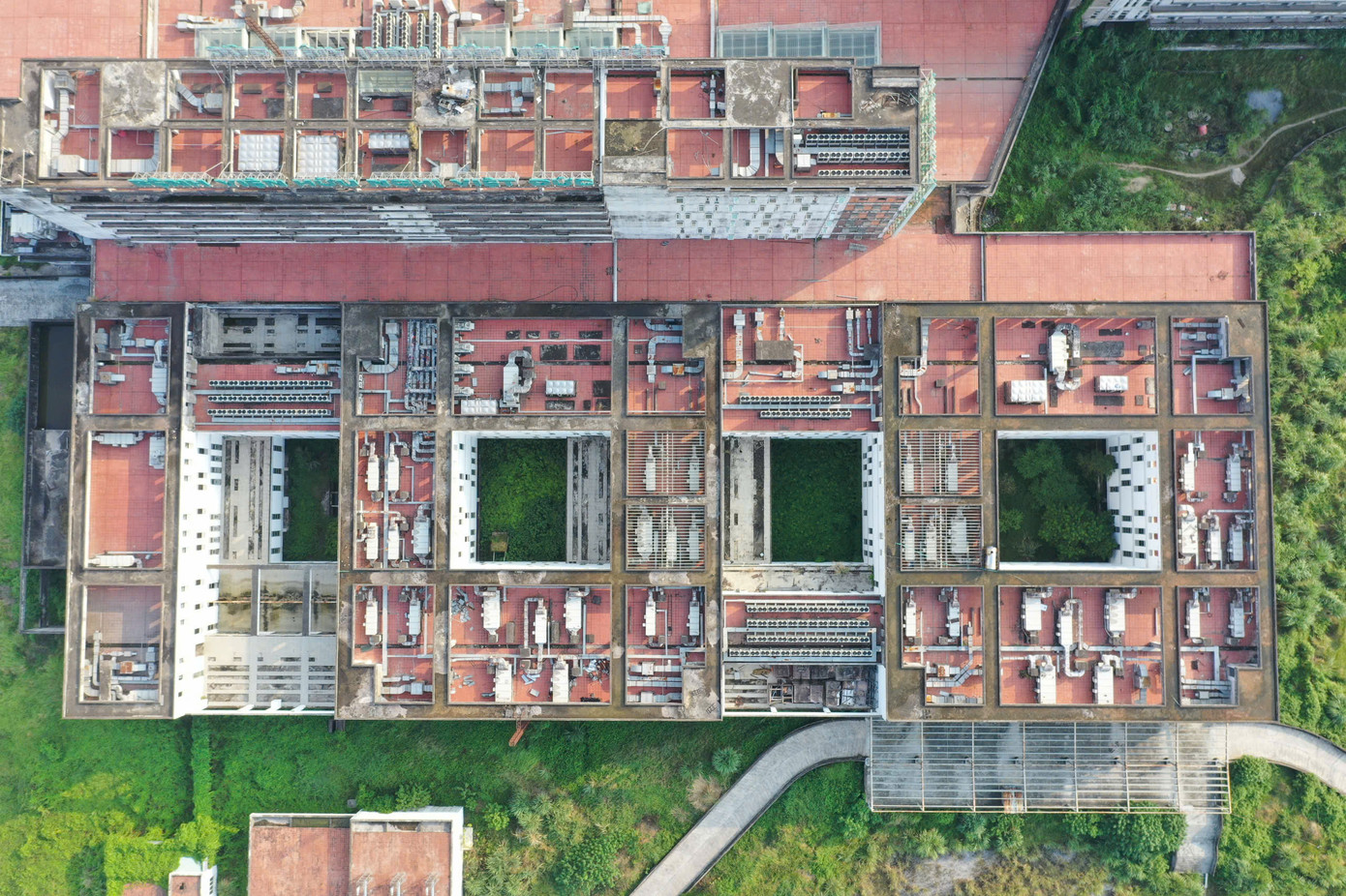 Bệnh viện Việt Đức cơ sở 2, nhìn từ trên cao. Bệnh viện Việt Đức cơ sở 2, nhìn từ trên cao.