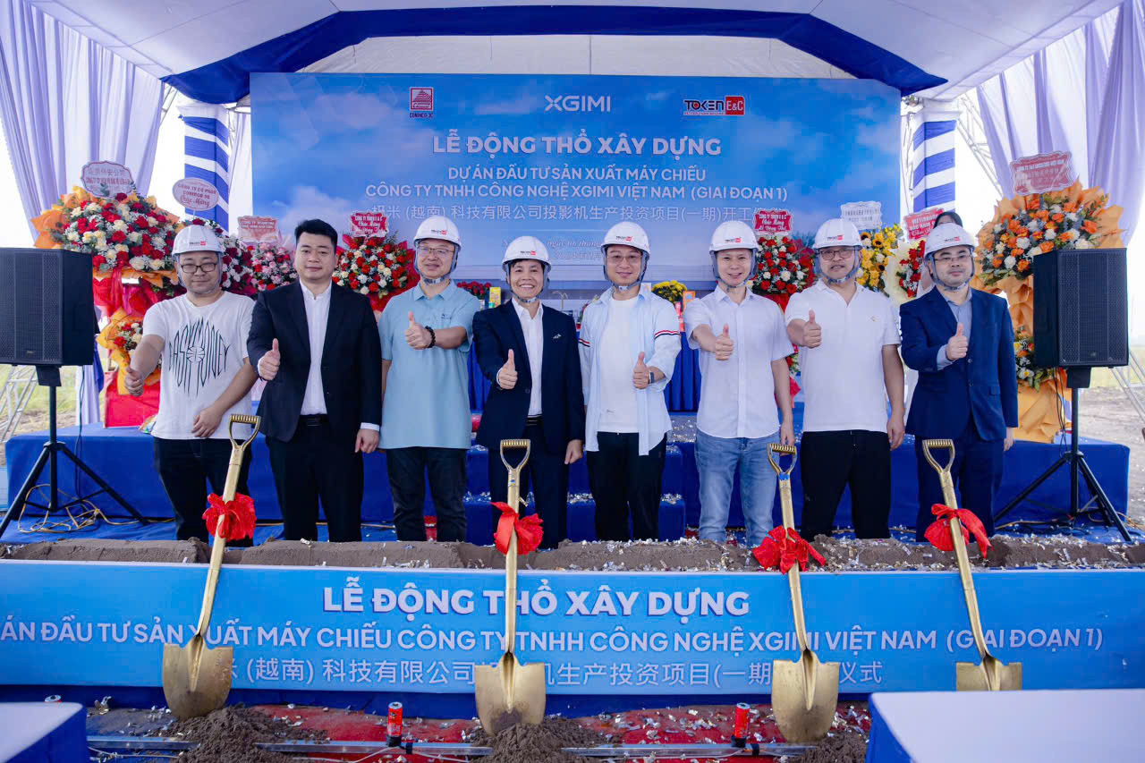 Các đại biểu tại lễ khởi công.