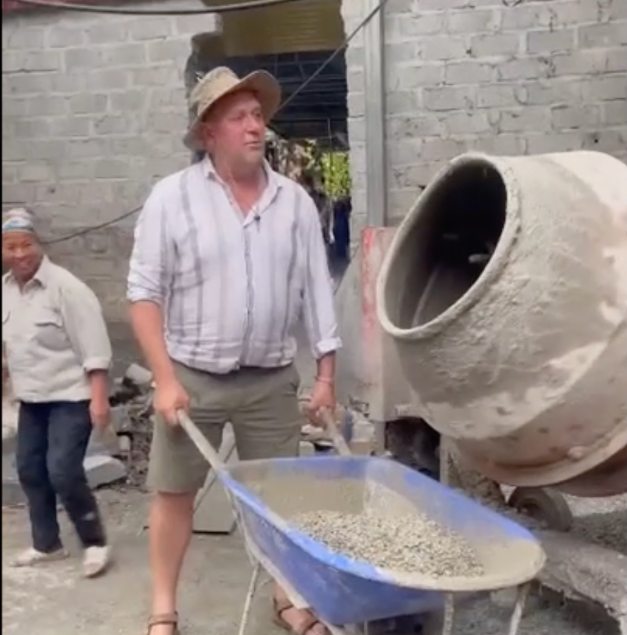 Tham gia phụ hồ. Tham gia phụ hồ.