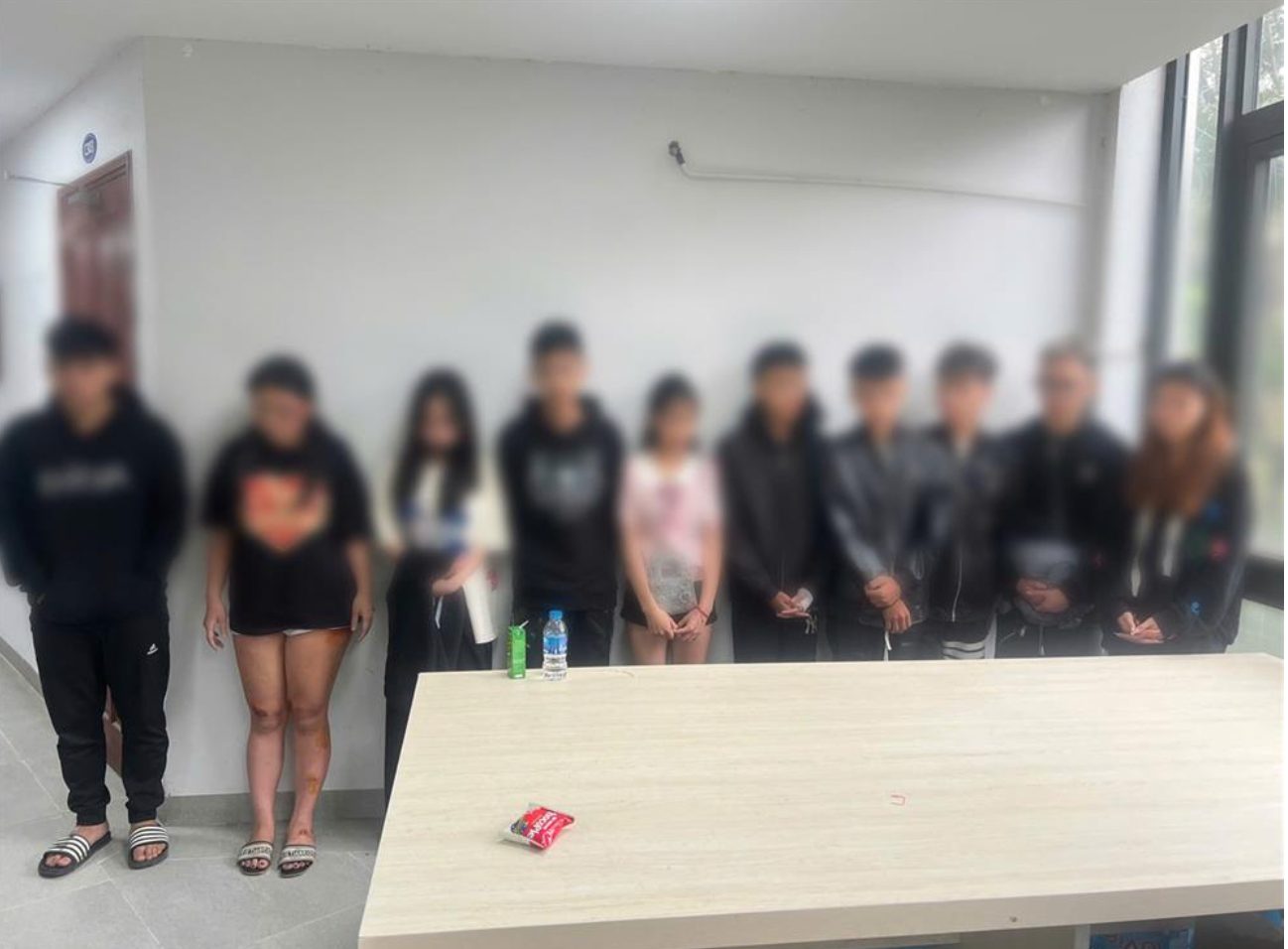 Nhóm quái xế bị công an triệu tập.