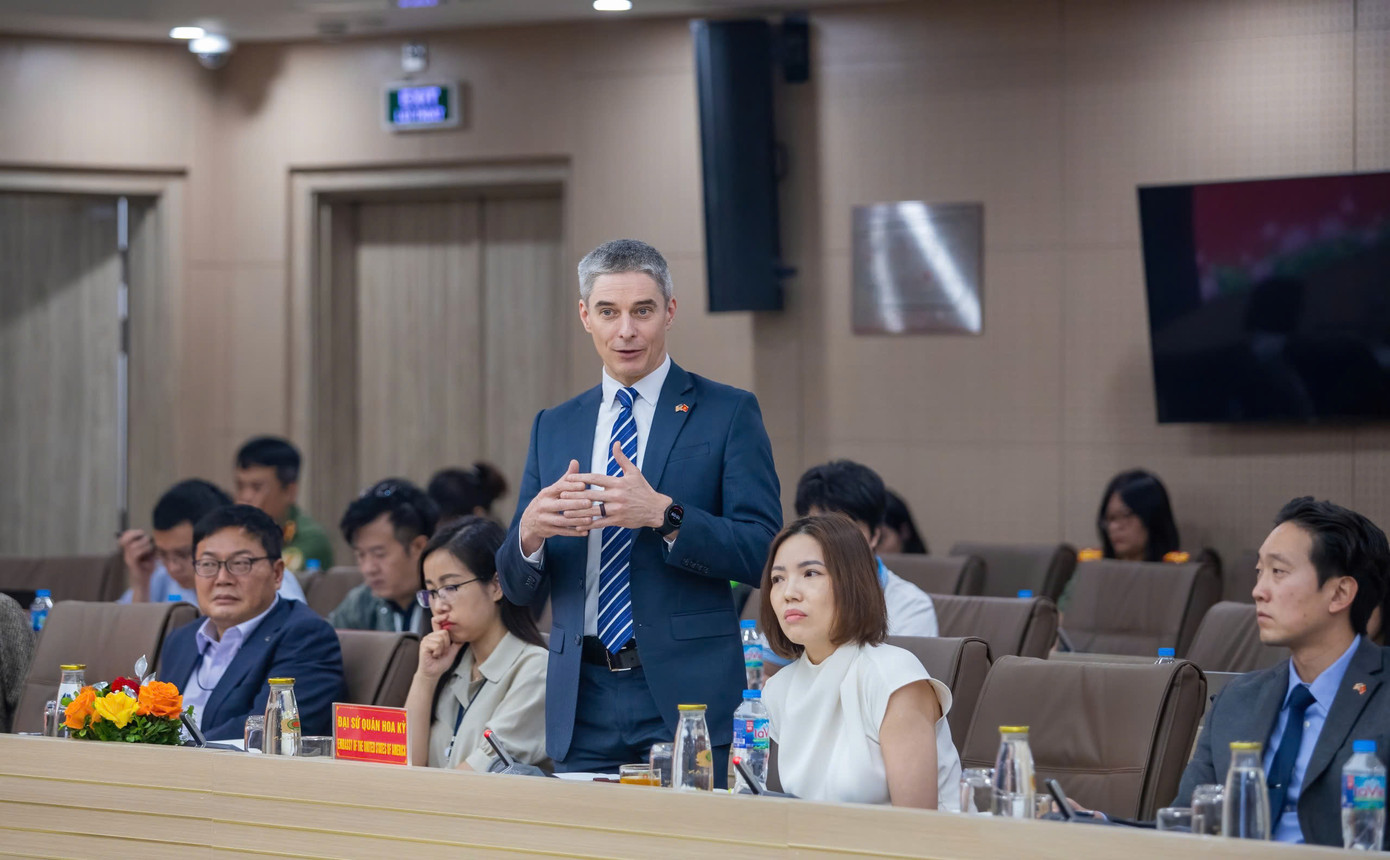 Các đại biểu tham dự buổi đối thoại. Ảnh: Phạm Nam.