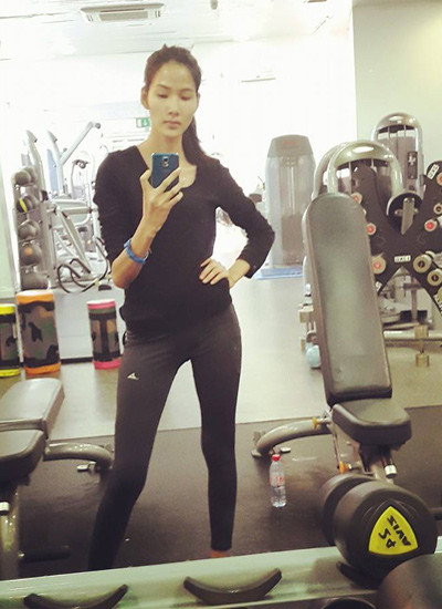 Người mẫu Hoàng Thùy học múa cột ảnh 2