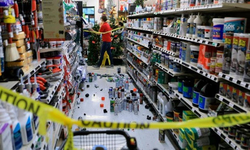 Đường gãy nứt, nhà cửa rung chuyển vì động đất 7 độ ở Alaska ảnh 1