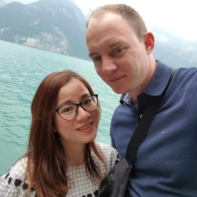 Anh Tobias ngỏ lời yêu chị Hồng sau 6 tháng quen nhau. (Ảnh: NVCC).