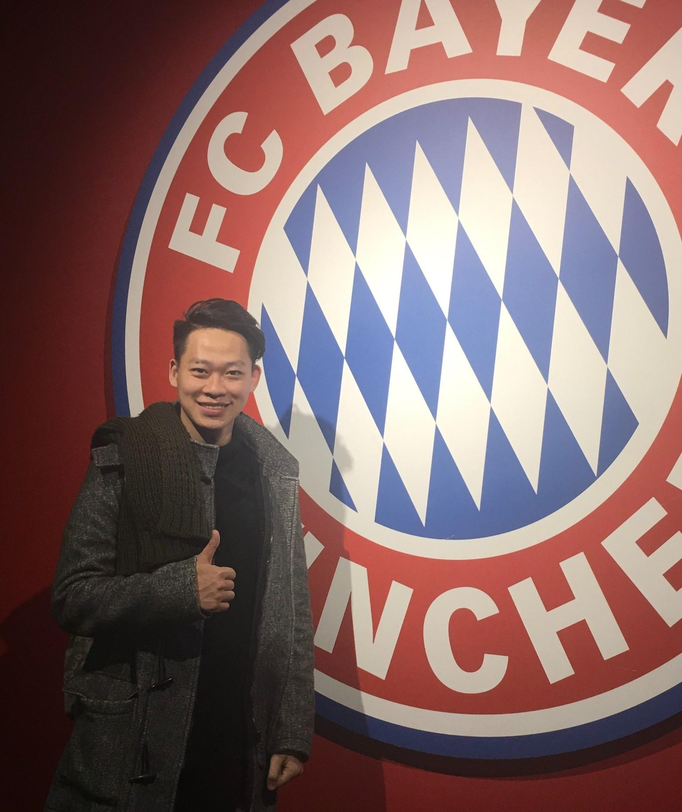 Quốc Dũng từng ghé thăm Allianz Arena - sân nhà của câu lạc bộ bóng đá Bayern Munich trong thời gian anh du học ở Đức.