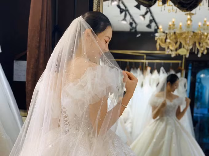 Cặp đôi lên kế hoạch cưới hỏi chỉ sau khoảng một tháng tìm hiểu. (Ảnh: T. H). Cặp đôi lên kế hoạch cưới hỏi chỉ sau khoảng một tháng tìm hiểu. (Ảnh: T. H).