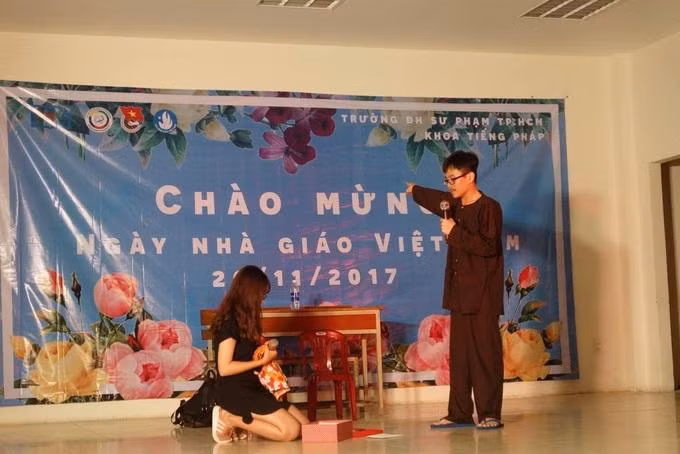 Phước tham gia nhiều hoạt động ngoại khóa, tích cực trao đổi bài vở với thầy cô, bạn bè trong khoa (Ảnh: Nhân vật cung cấp).