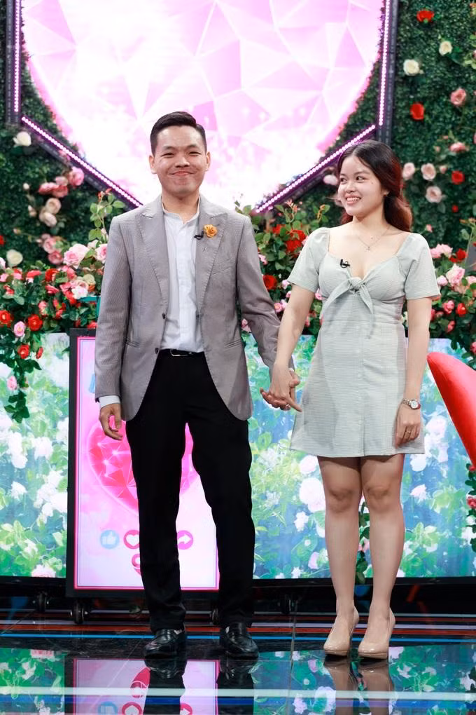 Hai người thành đôi trong sự chúc phúc của khán giả (Ảnh: BMHH).