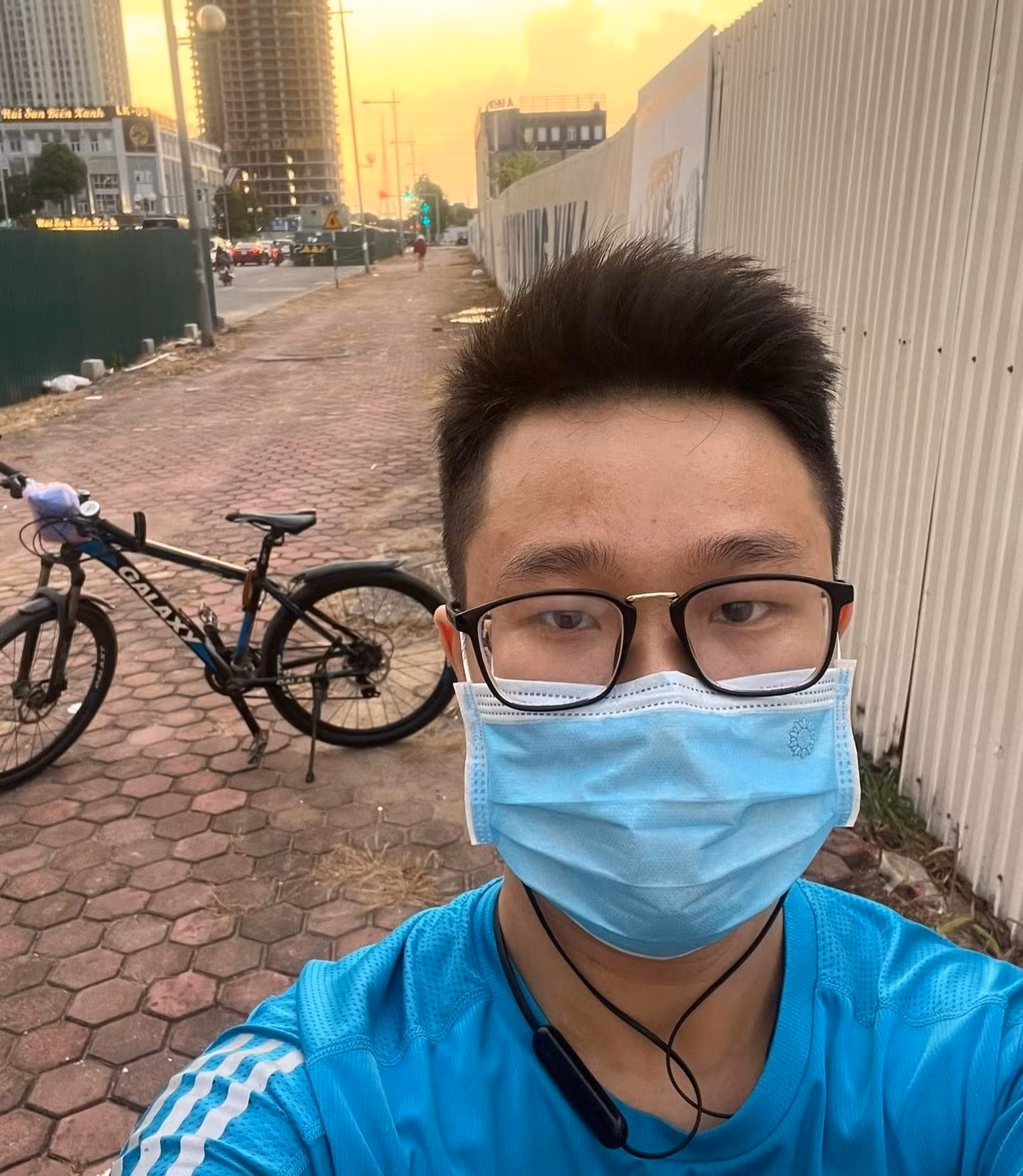 Đinh Anh từ bỏ thói quen thức khuya xem bóng đá từ khi đi làm. Đinh Anh từ bỏ thói quen thức khuya xem bóng đá từ khi đi làm.