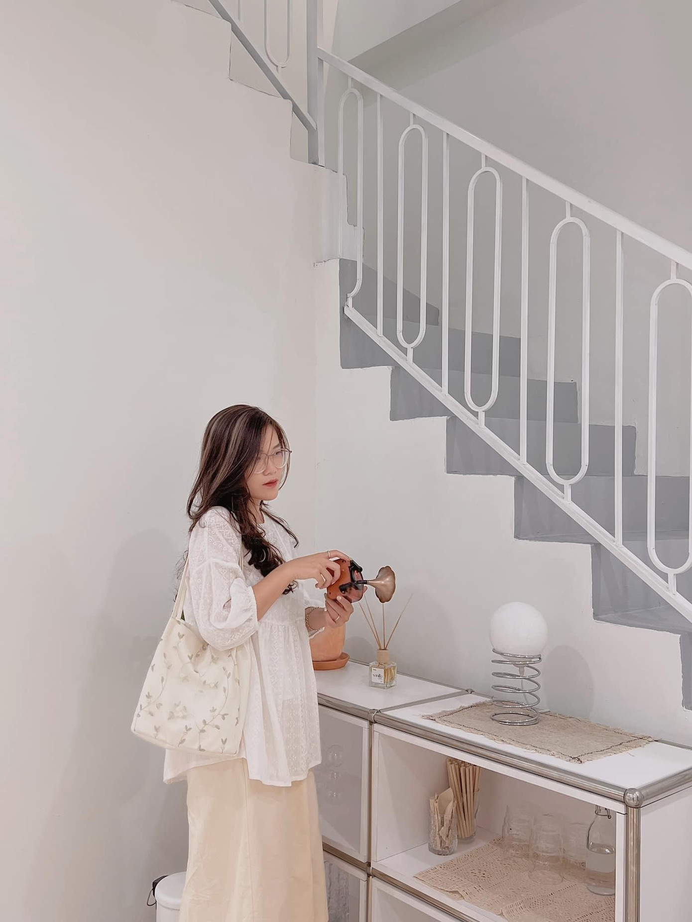 Khánh Linh cho rằng bên cạnh kiếm tiền, người trẻ cũng nên dành thời gian nghỉ ngơi, không bỏ bê bản thân. Khánh Linh cho rằng bên cạnh kiếm tiền, người trẻ cũng nên dành thời gian nghỉ ngơi, không bỏ bê bản thân.