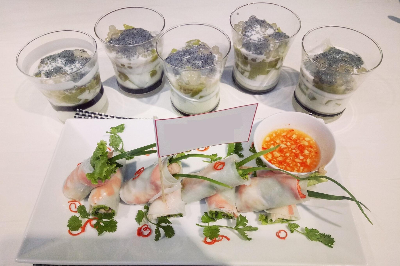 Món gỏi cuốn do Diệu Anh hoàn thành tại lớp học. Món gỏi cuốn do Diệu Anh hoàn thành tại lớp học.