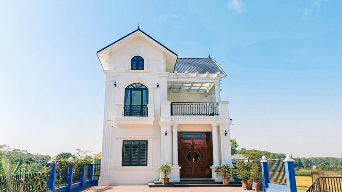 Cận cảnh ngôi nhà 4 tầng khang trang, nổi bật giữa vùng quê Thái Nguyên mà chàng trai 26 tuổi dành tặng mẹ (Ảnh: Đồng Văn Hùng).