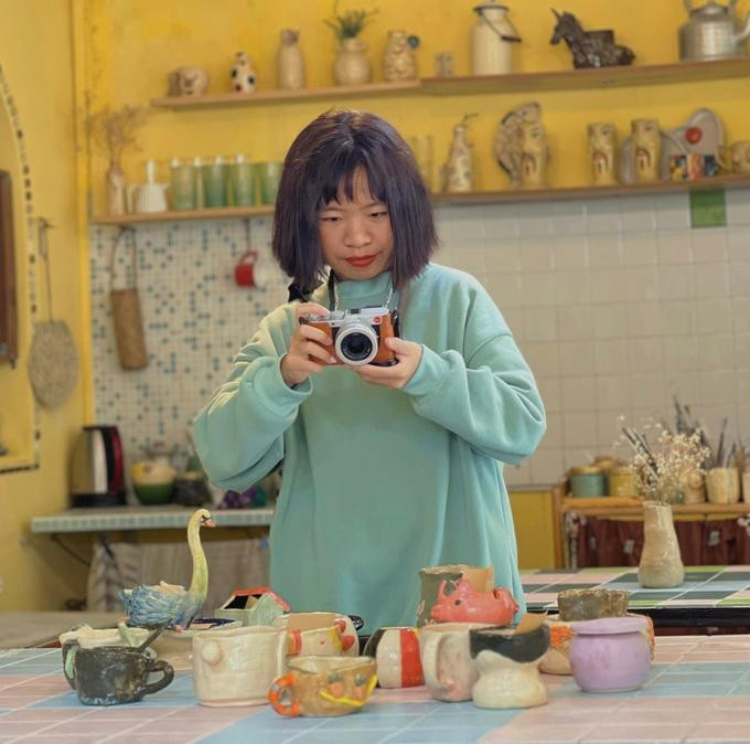 Thảo Nhi - cô gái 18 tuổi đã làm chủ 2 cửa hàng tranh khảm (Ảnh: Huyền My).