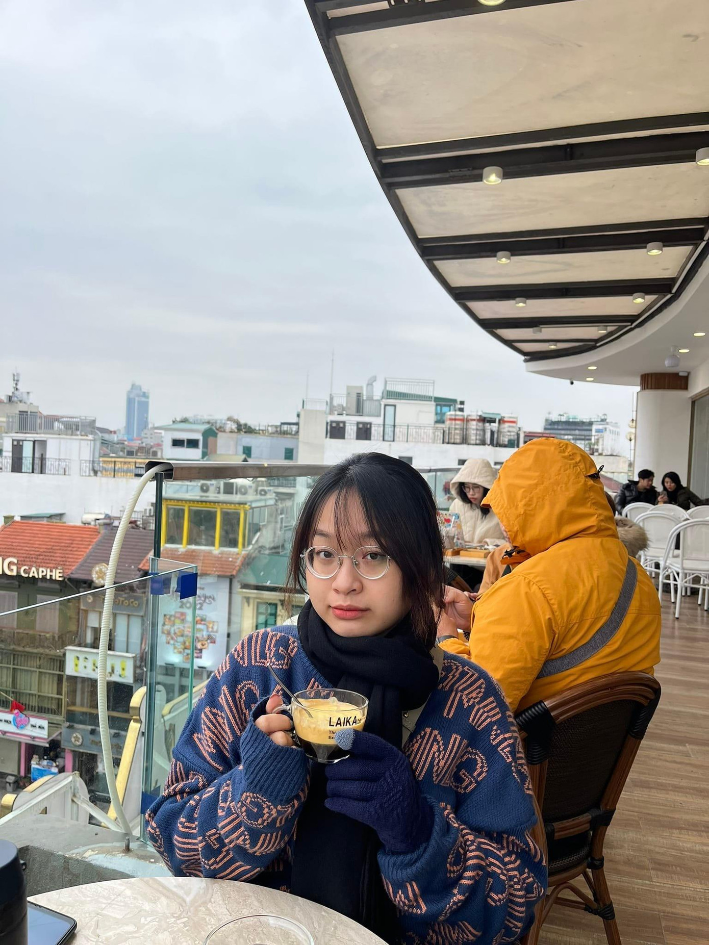 Thảo Nguyên đánh đổi nhiều trải nghiệm và sức khỏe để kiếm tiền từ khi còn trẻ. Thảo Nguyên đánh đổi nhiều trải nghiệm và sức khỏe để kiếm tiền từ khi còn trẻ.