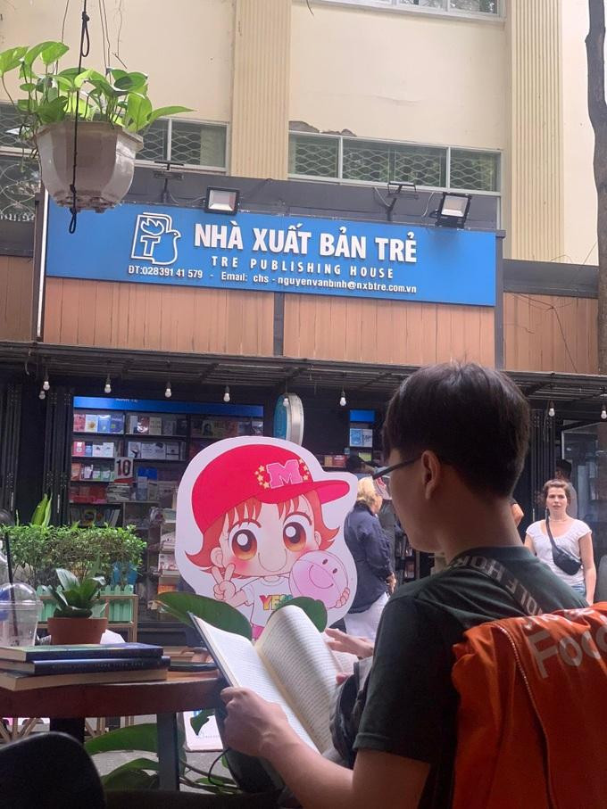 Phước tranh thủ đọc sách trong lúc nghỉ ngơi (Ảnh: Nhân vật cung cấp). Phước tranh thủ đọc sách trong lúc nghỉ ngơi (Ảnh: Nhân vật cung cấp).