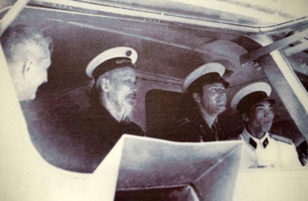 Những hình ảnh đặc biệt về Bác Hồ với người vùng Mỏ ảnh 2