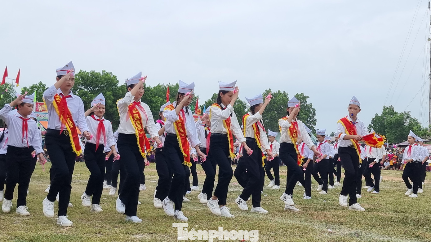 Đây là hoạt động truyền thống gắn bó với nhiều thế hệ trong hàng chục năm qua. Năm nay, khi dịch COVID-19 tạm lắng, duyệt Nghi thức Đội được các xã trên địa bàn huyện Diễn Châu, Yên Thành, Đô Lương, Quỳnh Lưu…tái khởi động với nhiều tiết mục biểu diễn đặc sắc.