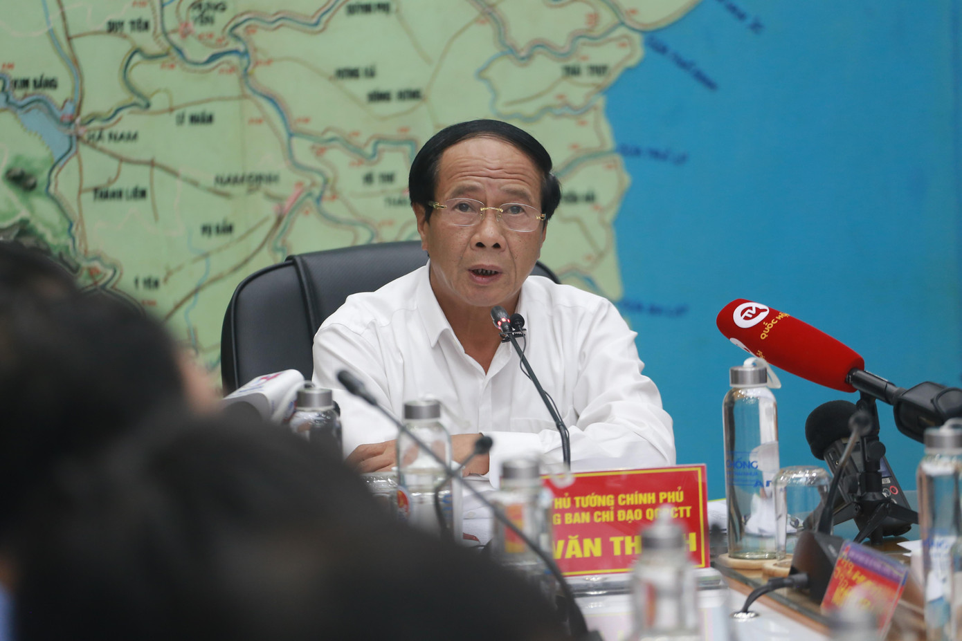 Phó Thủ tướng Lê Văn Thành đề nghị các địa phương rà soát kĩ lưỡng cơ sở vật chất và các điểm xung yếu ứng phó kịp thời với bão Noru đang di chuyển rất nhanh