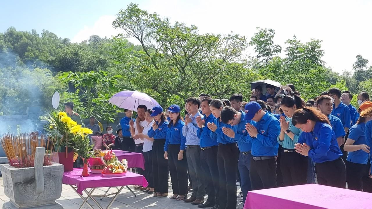Tại chương trình, các đại biểu đã thắp hương tưởng niệm tại Bia di tích Trung ương Đoàn. Tham dự chương trình có chị Dương Minh Nguyệt, Uỷ viên BTV Trung ương Đoàn, Tỉnh ủy viên, Bí thư Tỉnh Đoàn, Chủ tịch Hội liên Hiệp Thanh niên Việt Nam, các Phó Bí thư tỉnh đoàn Tuyên Quang, đoàn viên thanh niên xã Minh Thanh và các xã lân cận.