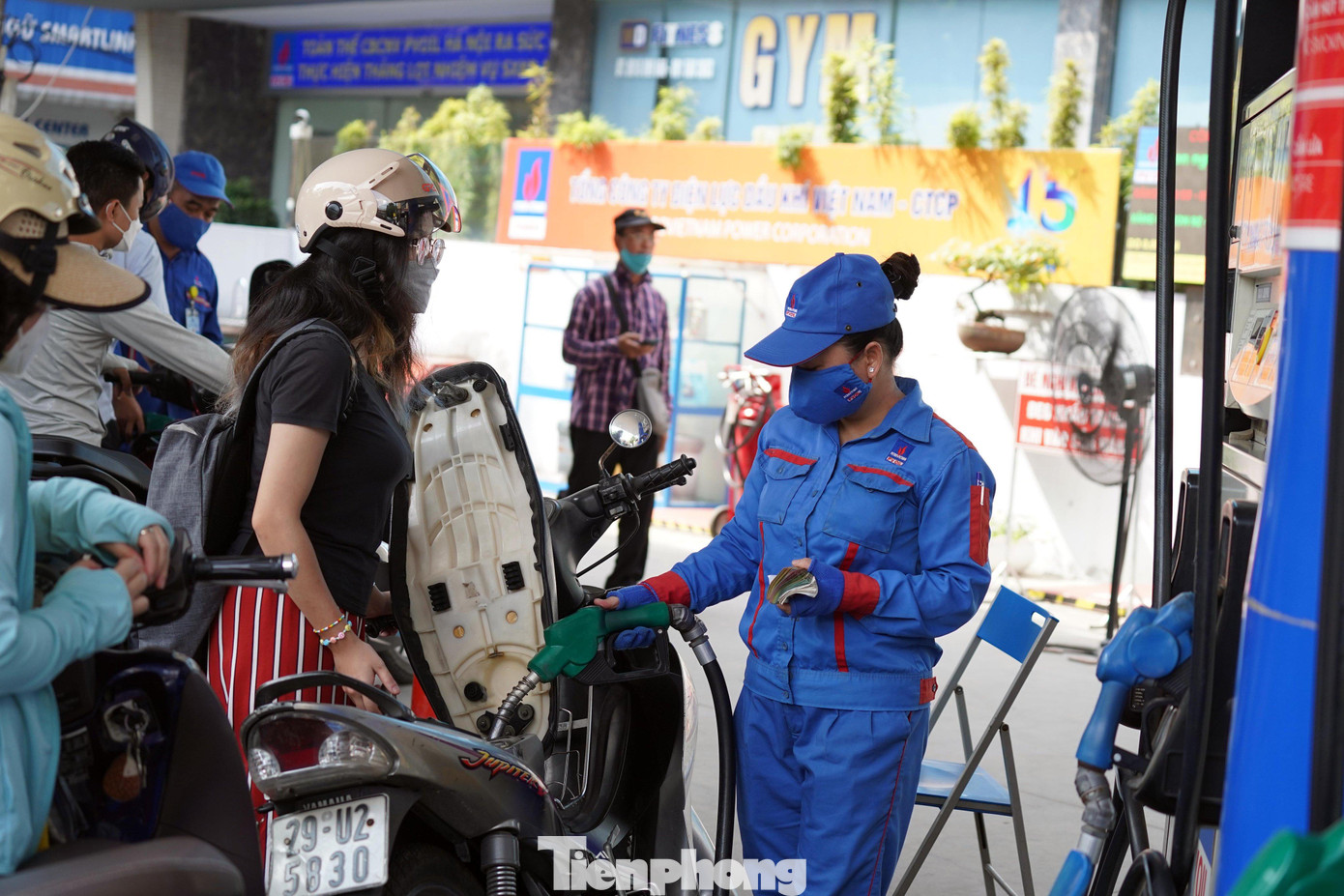 Dự báo giá xăng tăng lên mức 23.500 đồng/lít trong quý III. Dự báo giá xăng tăng lên mức 23.500 đồng/lít trong quý III.