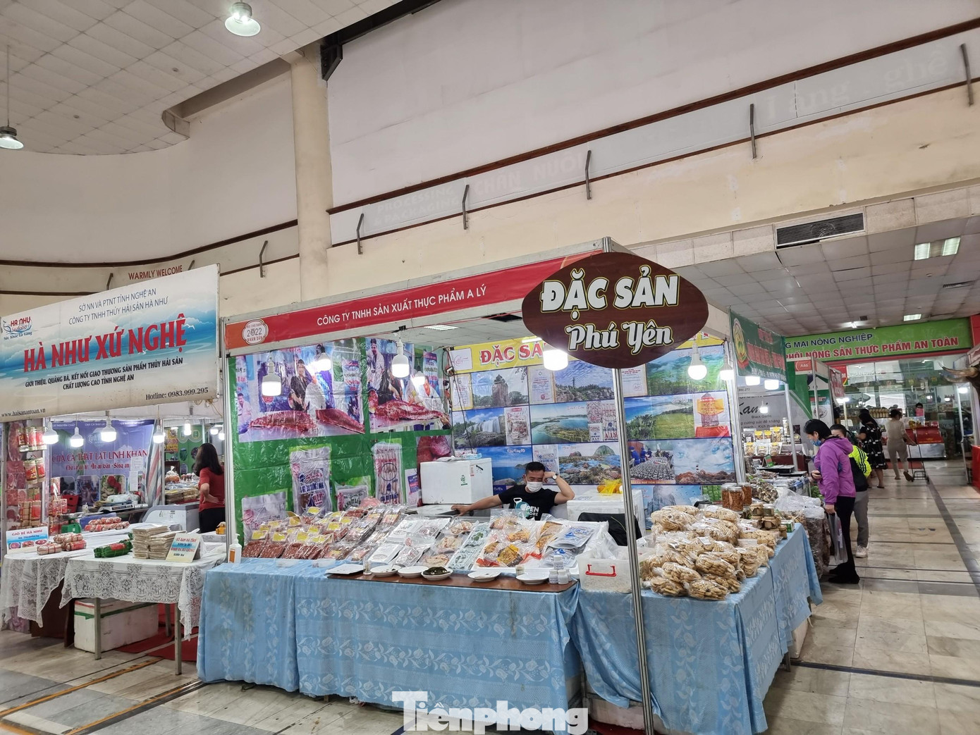 Đặc sản ba miền đổ về Hà Nội bán Tết ảnh 9