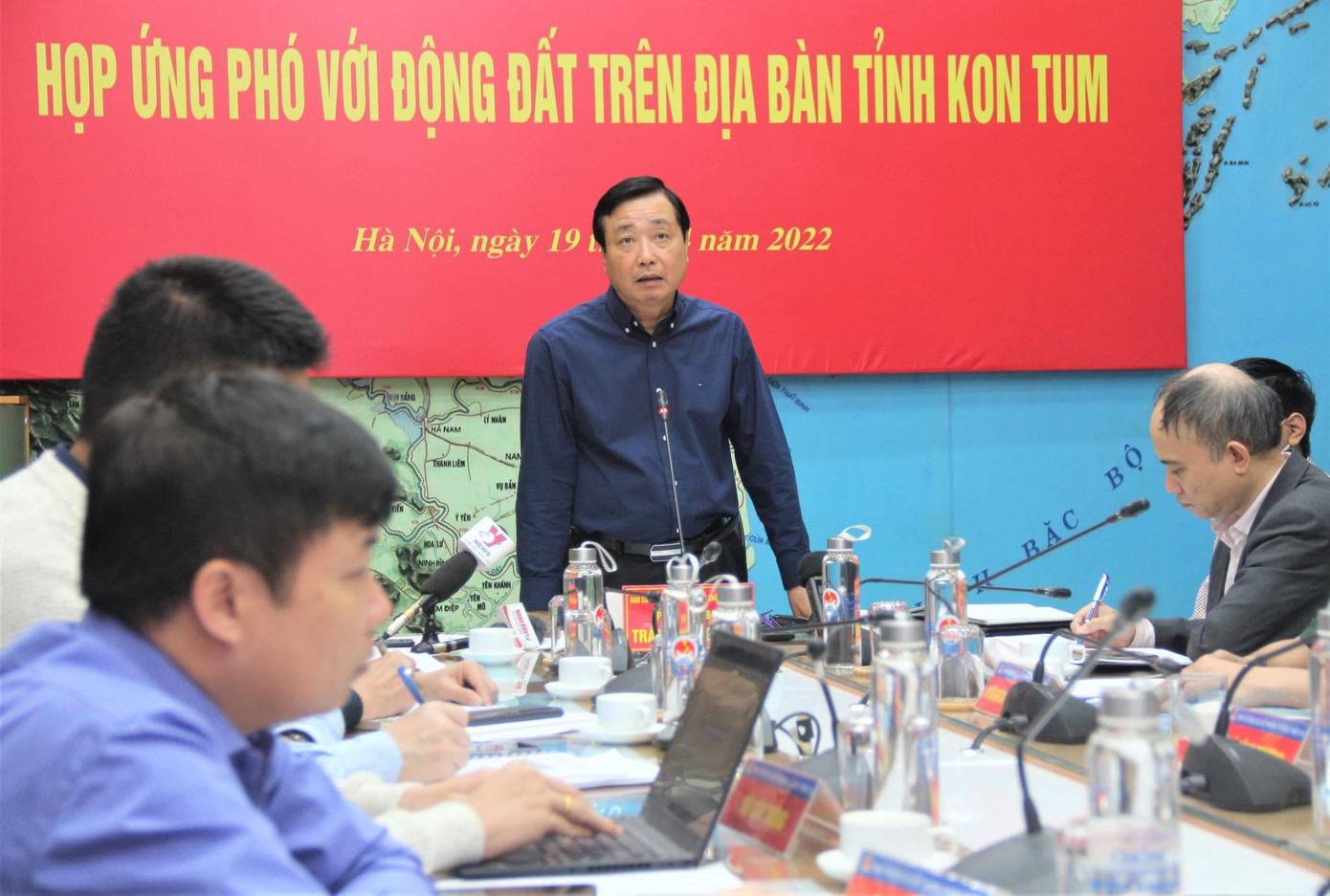 Ông Trần Quang Hoài đề nghị các đơn vị tiếp tục theo dõi sát tình hình động đất, thông tin kịp thời, tránh gây tình trạng hoang mang cho người dân Ông Trần Quang Hoài đề nghị các đơn vị tiếp tục theo dõi sát tình hình động đất, thông tin kịp thời, tránh gây tình trạng hoang mang cho người dân